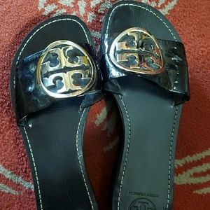 Tory Burch  pre owned  black  patent   leathe shoe